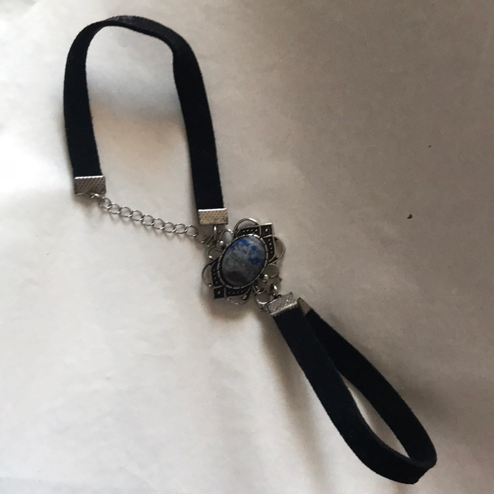 Stoned choker